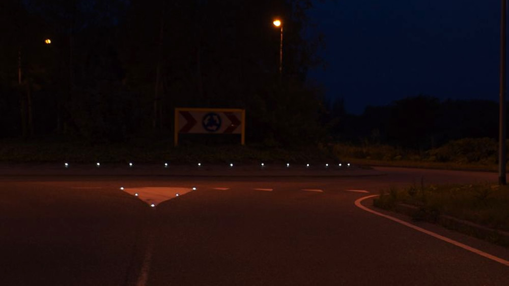 Wartungsfreie Straßenmarkierung