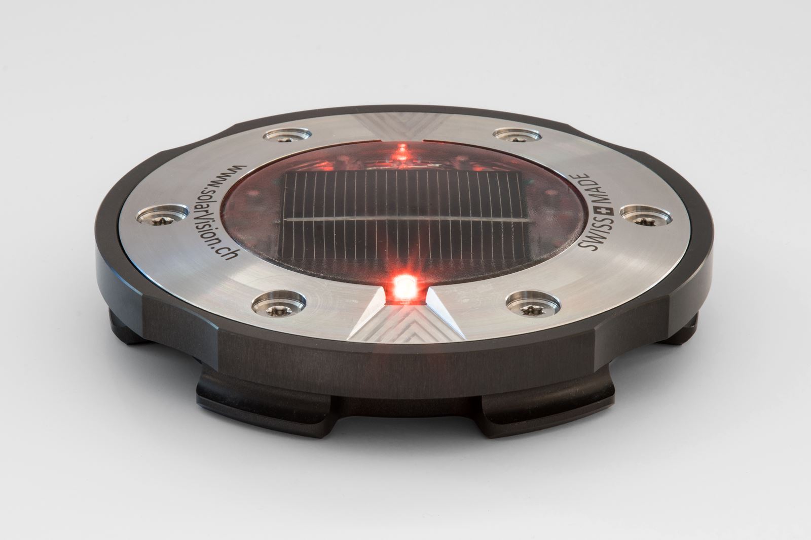 autonoum angetriebener Solarstraßenbolzen