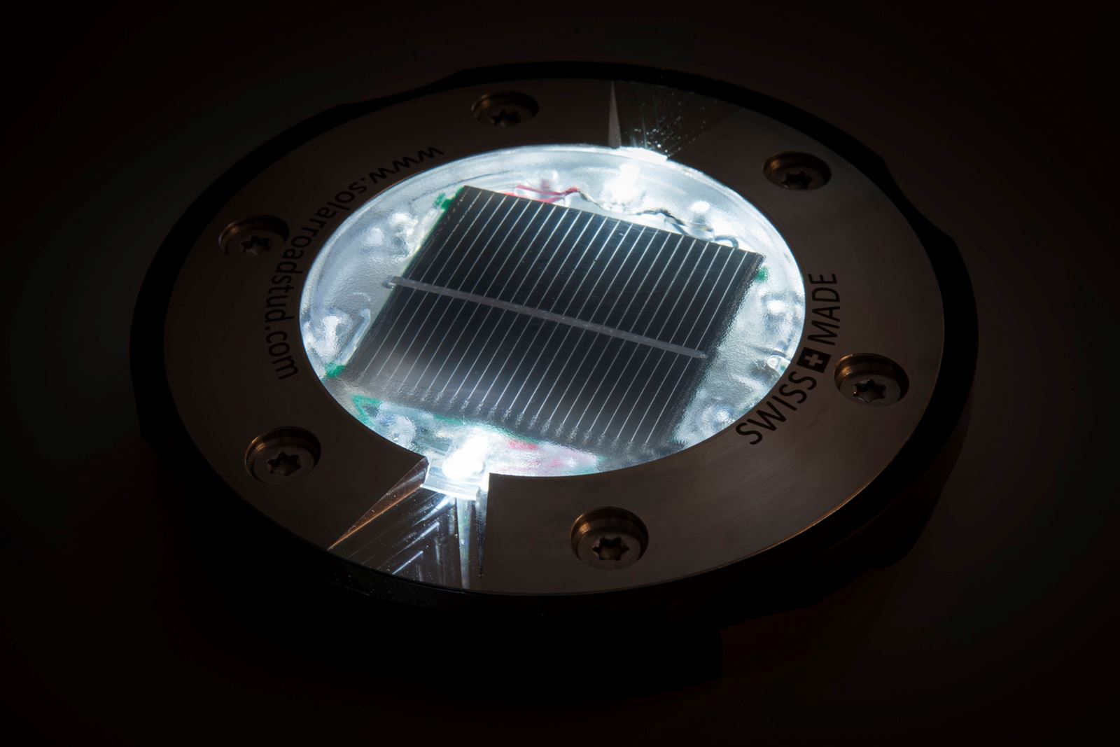 LED-Straßenmarkierung zur Erhöhung der Verkehrssicherheit bei Fußgängerüberwegen