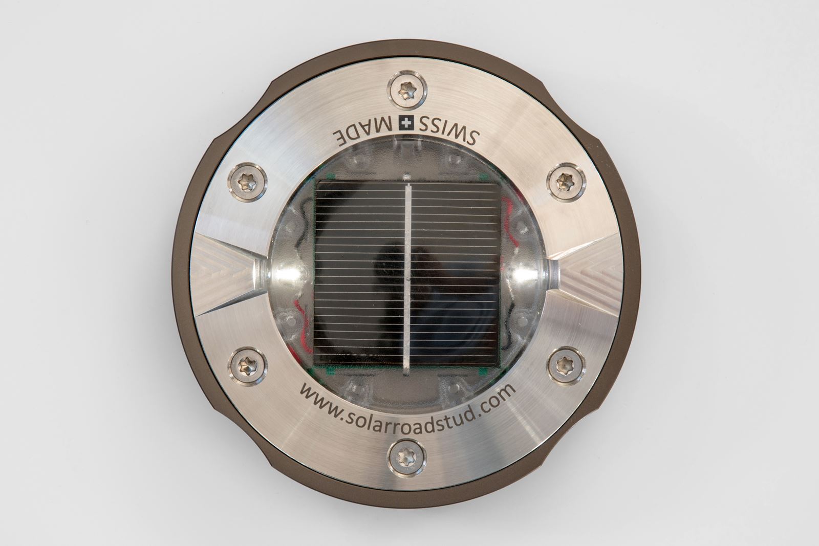 Solar Road Stud ultra flach in der Straße installiert, um schweren Schneepflügen zu widerstehen